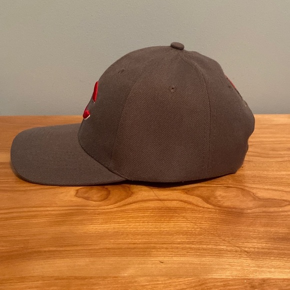NWOT Dark gray Cincinnati Reds baseball cap - Picture 2 of 5